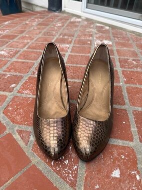 AEROSOLES Bronze Metallic Snake-Print Pumps